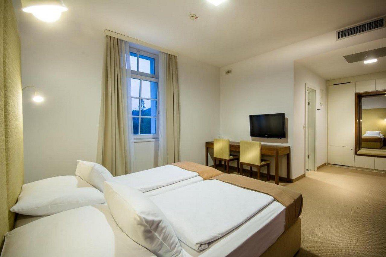 Rimske Terme - Hotel Zdraviliski Dvor Rimske Toplice Extérieur photo