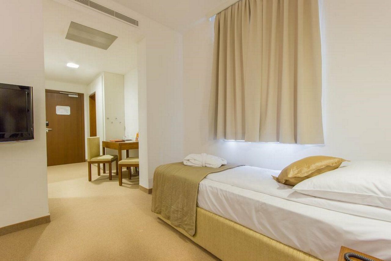 Rimske Terme - Hotel Zdraviliski Dvor Rimske Toplice Extérieur photo