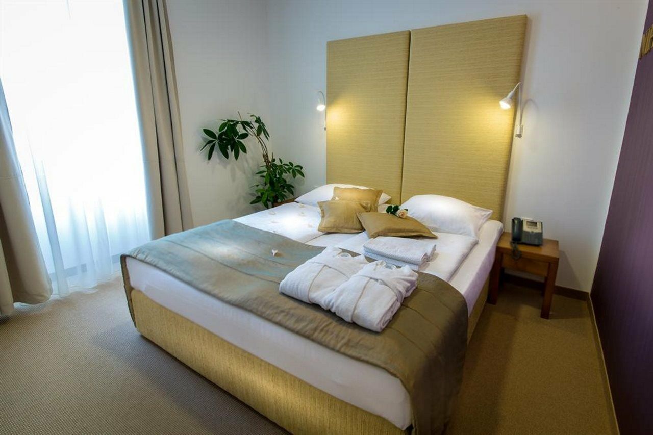 Rimske Terme - Hotel Zdraviliski Dvor Rimske Toplice Extérieur photo